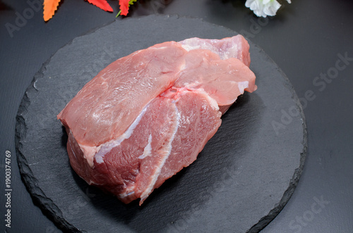 調理前の豚肉ブロック（もも）