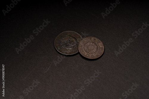 Wallpaper Mural アンティーク コイン 古銭 海外 日本 外国 銀 銀貨 Torontodigital.ca