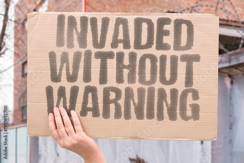 Εκτύπωση καμβά "Invaded Without Warning" Surprise attack catches defenders off guard