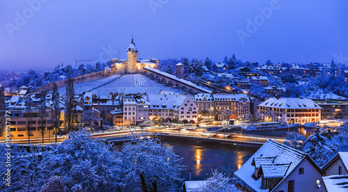 Foto Twilight scene of the medieval fort Munot in Swiss town Schaffhausen with fresh