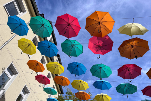 Wallpaper Mural Schwebende Regenschirme als kreative Stadtdekoration, Wesseling, Nordrhein-Westfalen, Deutschland Torontodigital.ca
