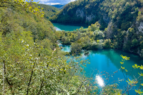 Wallpaper Mural Weitblick über smaragdgrüne Seen im Nationalpark Plitvice, Plitvicer Seen, Lika-Senj, Kroatien Torontodigital.ca