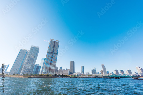 東京のベイエリアに建つ高層マンション群