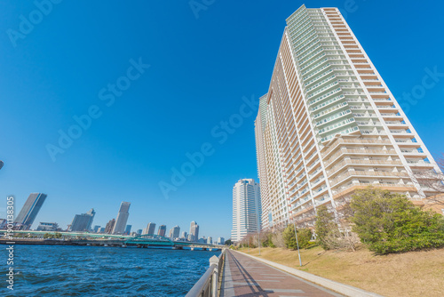 東京のベイエリアに建つ高層マンション群