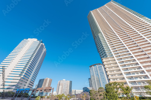 東京のベイエリアに建つ高層マンション群