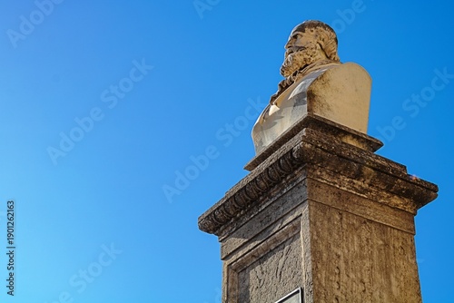 Foto san marino - büste von giuseppe garibaldi mit textfreiraum