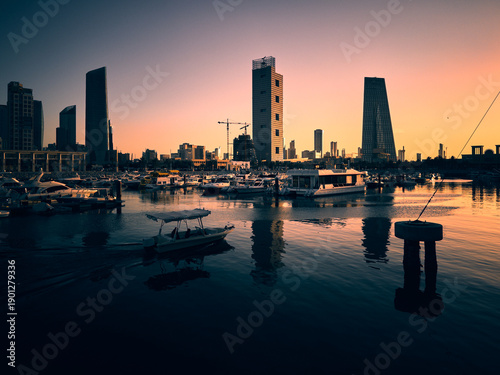 Fotografija Contrasty Sunset at Kuwait City