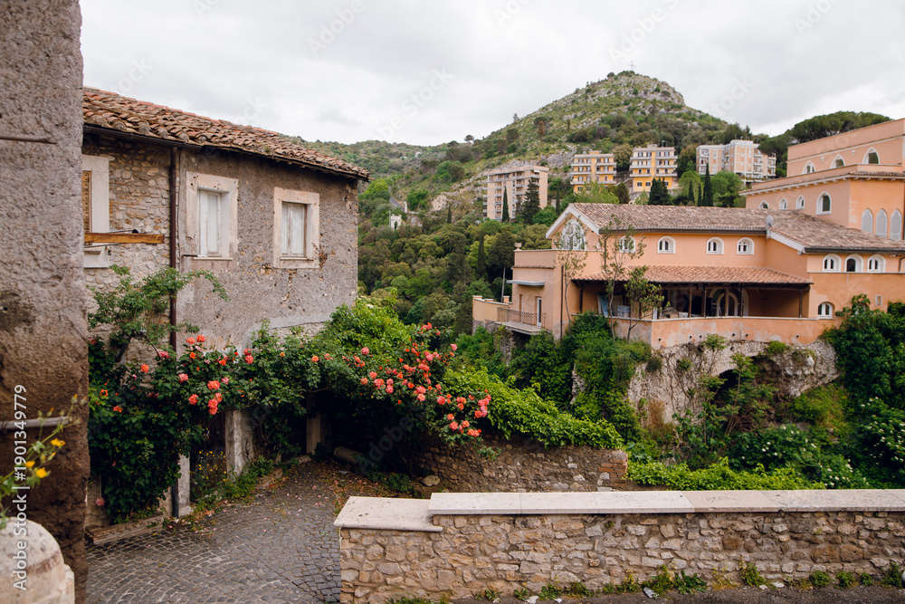 Obraz premium Tivoli Italy Hillside Town View