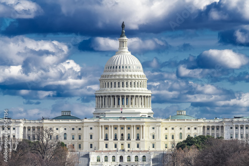 Εκτύπωση καμβά US Capitol Landmark Architecture Viewed From National Mall On Cloudy Day