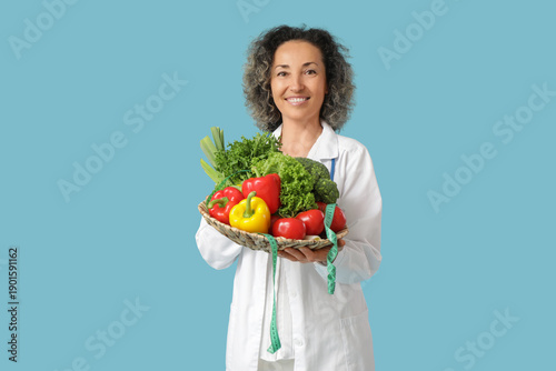 Mature female nutritionist ...