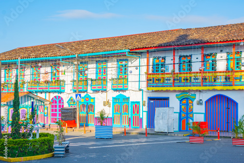 Fotografie Vibrant facades featuring blue and pink doors with intricate patterns set against a clear sky