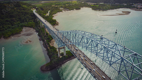 Quadro su tela Stunning aerial view of the Bridge of the Americas over the Panama Canal showcas