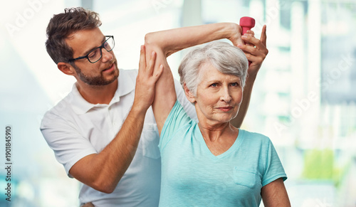 Tableau sur toile Dumbbells, physiotherapist and senior woman with stretching, rehabilitation or recovery