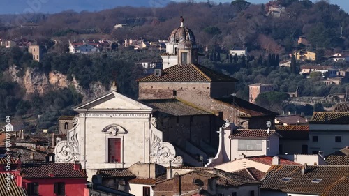 Il borgo di Orte in provincia di Viterbo, Lazio, Italia.
Vista aerea di Orte, arroccato sulla collina vicino all'autostrada Roma-Firenze.