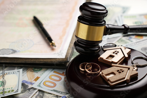 Foto Property Division in Divorce and Marital Law Concept