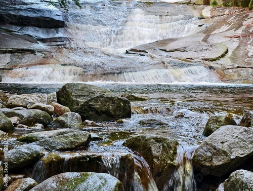 Quadro su tela analyzing bedrock and erosion in rivers, investigating mineral textures and flow