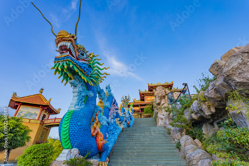 Foto The Quan The Am pagoda of Marble mountain at sunset which is a very famous desti