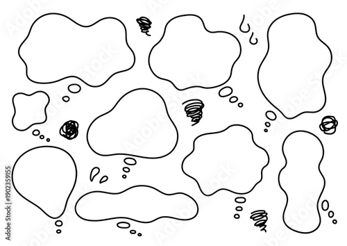 線画風のシンプルなもやもや吹き出しセット　白背景