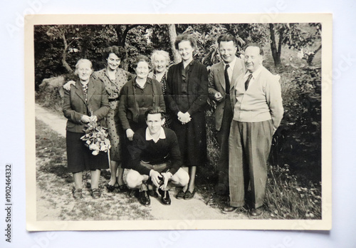 FOTO ANTICA CON FAMIGLIA IN POSA