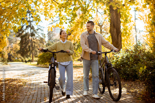 Couple enjoys a sunny autum...