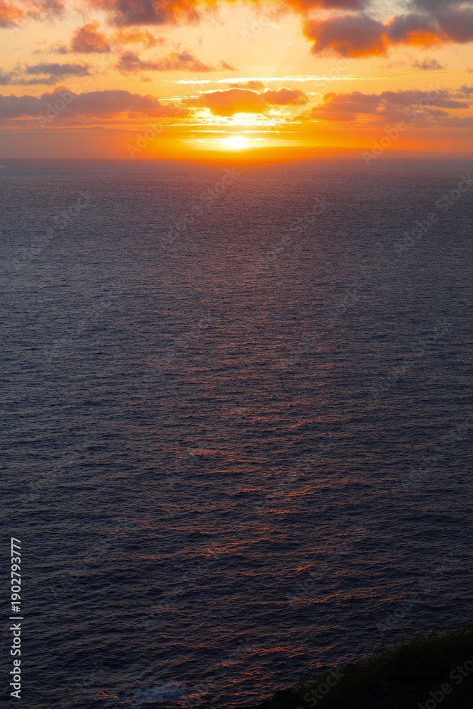 Fototapeta premium sunrise over the sea