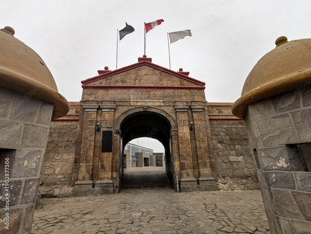 Obraz premium ruins of a military fort built with granite stone