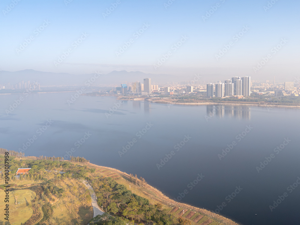 Fototapeta premium Maluwan Bay Park, Xiamen: Urban Waterside Landscape and Architectural Ensemble, Fujian