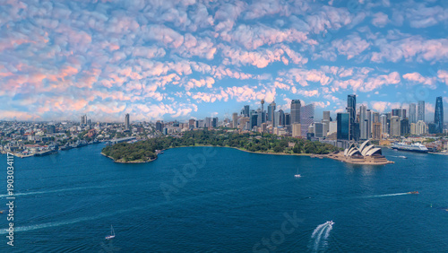 Foto 5 February 2026 Aerial View of Sydney Harbour Circular Quay cruise Liner on a ni