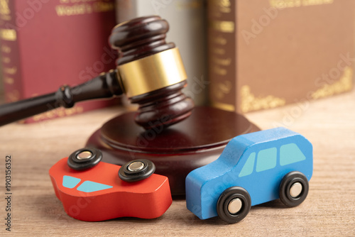 Obraz na płótnie Car accident lawsuit and insurance, Judge hammer with car model.