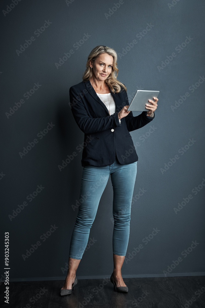 Naklejka premium Portrait, businesswoman and confident in studio with tablet, administration and pride for HR career. Tech, mature person or Human Resources manager with email, network or about us on dark background.