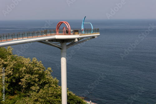 Canvastavla An observation deck with a panoramic view of the ocean