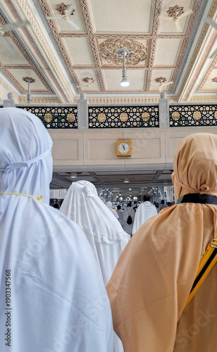 Muslim pilgrims perform sa'i between Safa and Marwah Hill