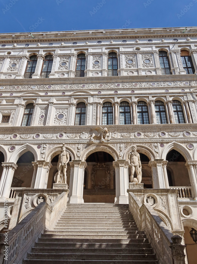 Fototapeta premium Venise - Escalier des Géants du Palais des Doges