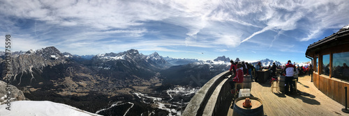 Panel kuchenny z motywem Capanna Ra Valles - 2470m - Restaurant im Skigebiet Tofana bei Cortina  d’Ampezzo