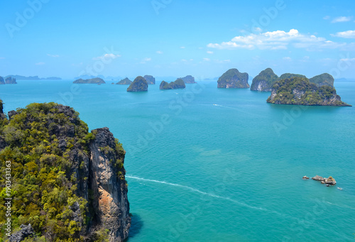 Obraz na płótnie View of the islands in Andaman Sea from the viewpoint on Hong Island (Koh Hong) in Thailand