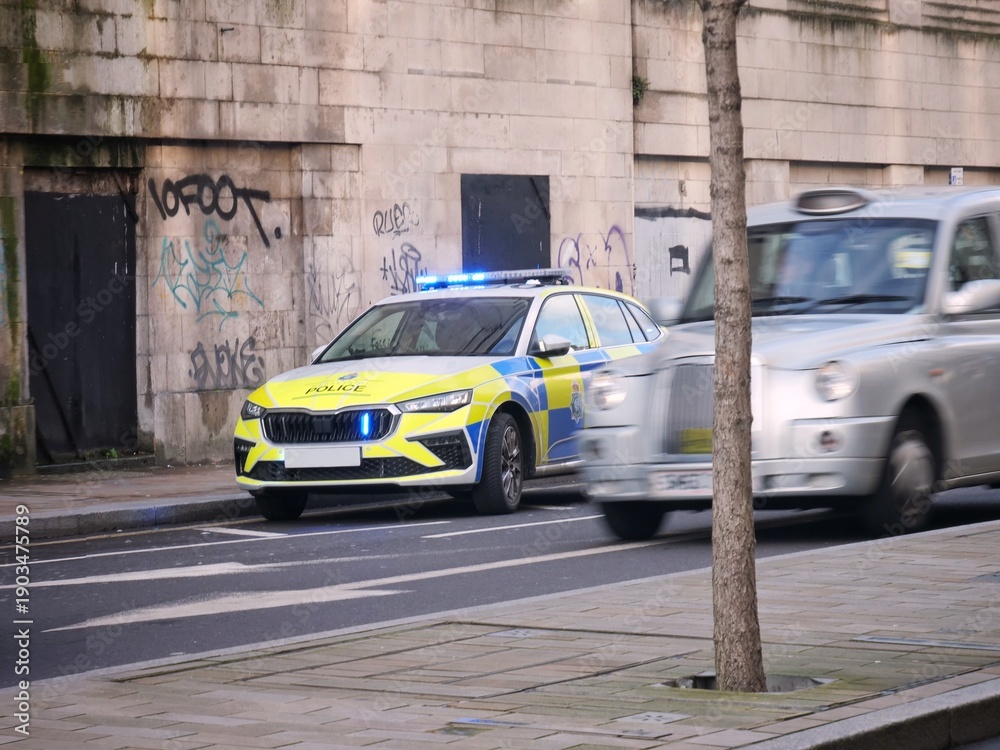 Obraz premium Police emergency response car British City