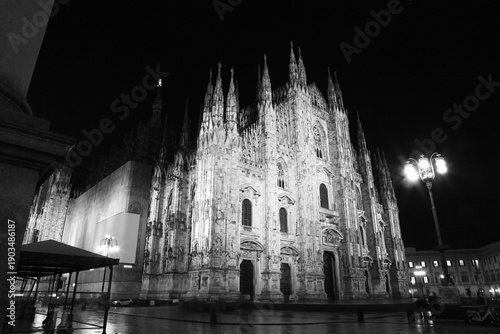 Italy, Milano, Piazza del Duomo - vista del Duomo angolata  -Notturna
