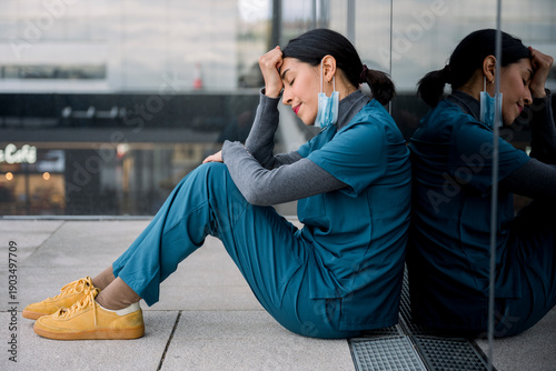 Εκτύπωση καμβά Tired medical professional experiencing burnout and exhaustion