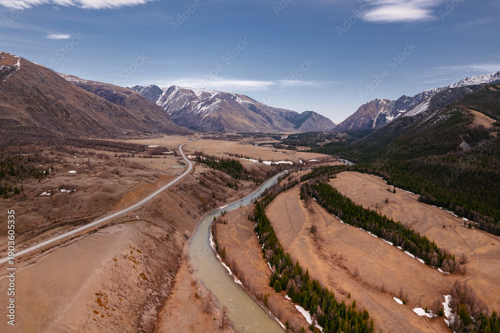 Fototapeta premium Scenic autumn landscape in Altai with river and mountains