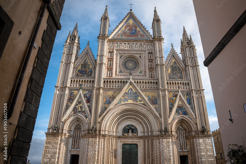 Fototapeta premium The exterior of the Orvieto Cathedral in Italy