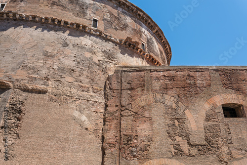 Konstfotografi Italy - Rome - Pantheon - Exterior close-up ancient Roman brick rotunda wall sho