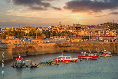 Bild auf Leinwand Saint Malo town, a spectacular landmark in Bretagne France with famous walled ci