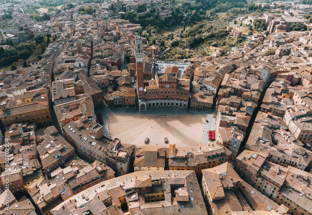 Fototapeta premium Aerial view of Siena, Piazza del Campo (Campo square), Palazzo Publico and Torre del Mangia (Mangia tower), Tuscany, Italy