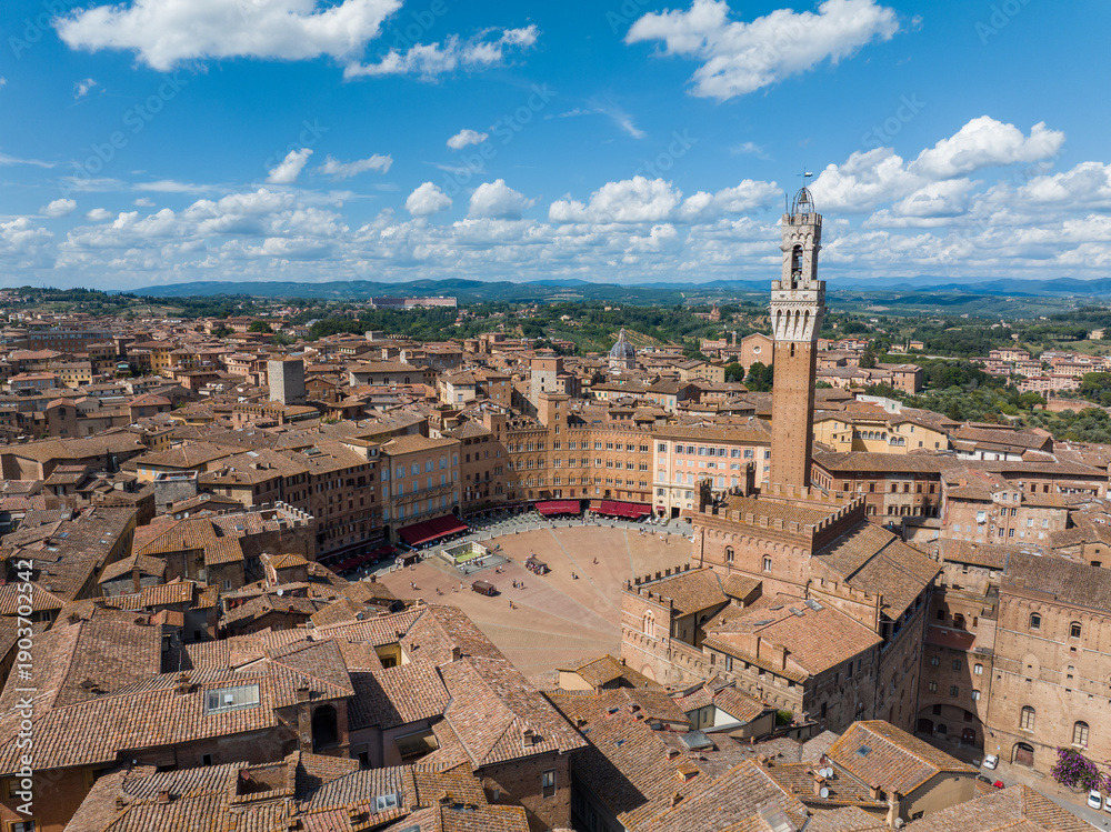 Fototapeta premium Aerial view of Siena, Piazza del Campo (Campo square), Palazzo Publico and Torre del Mangia (Mangia tower), Tuscany, Italy