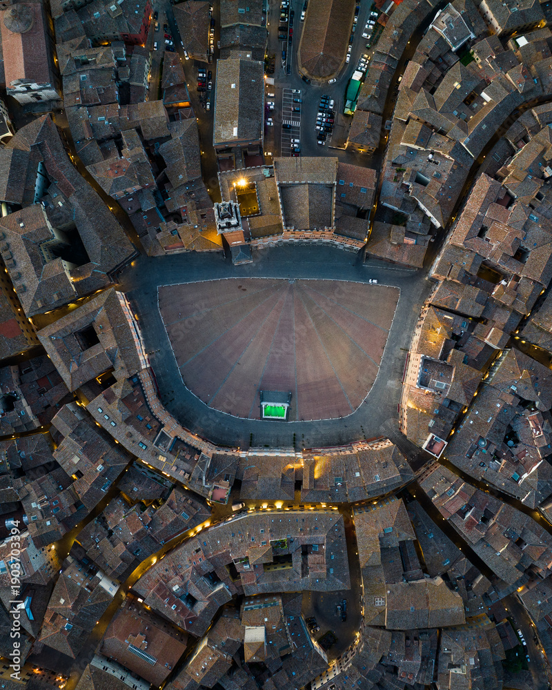 Naklejka premium Vertical top down aerial view of Piazza del Campo, the famous shell-shaped medieval square in Siena, Tuscany. Unique urban design and historic architecture seen from above