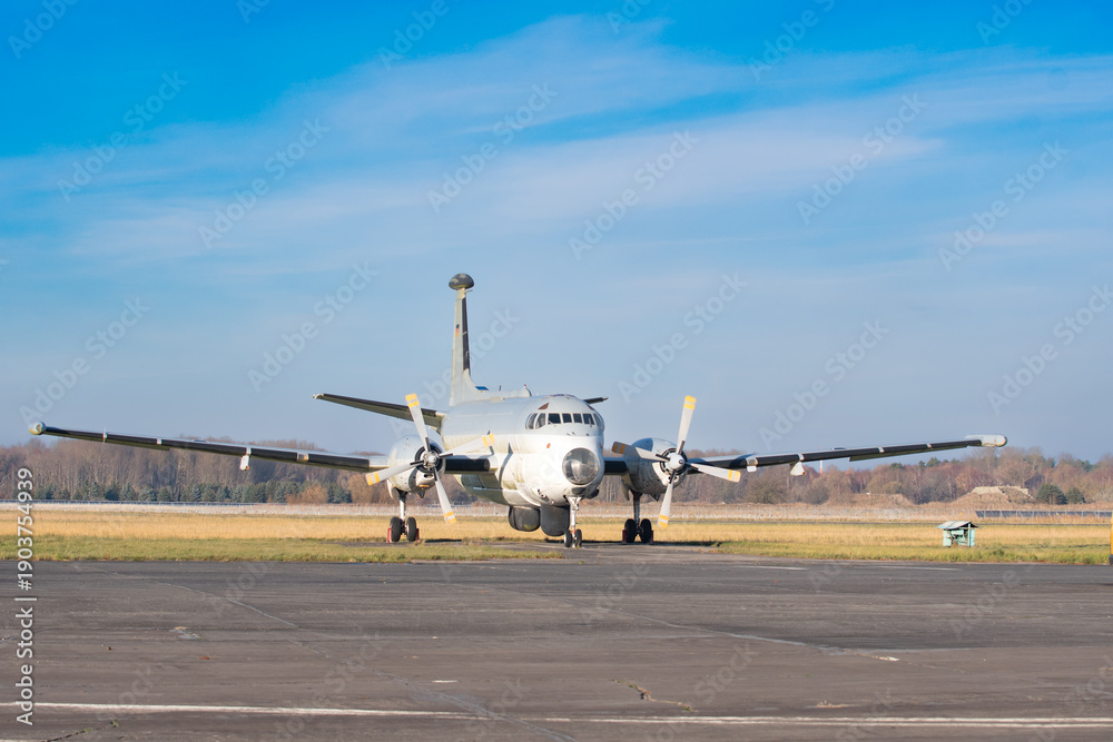 Fototapeta premium military propeller plane