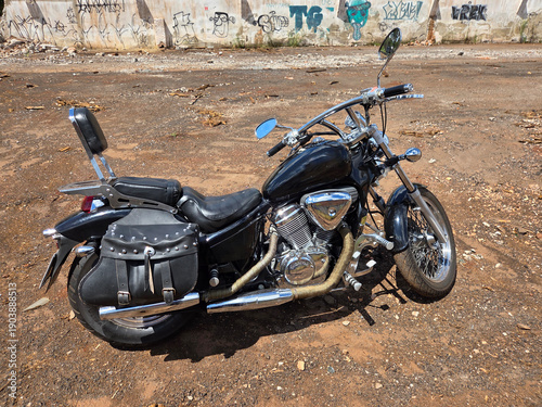 Photos Moto custom em lugar abandonado em ruínas