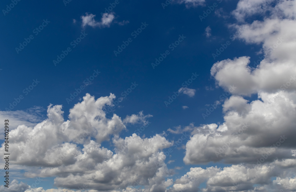 Obraz premium Abstract background of beautiful white clouds with blue sky in Brazil