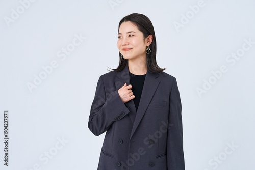 ジャケットスタイルの若いビジネスウーマン