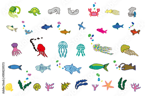 かわいい手描きイラストの海の生き物セット(ベクター)